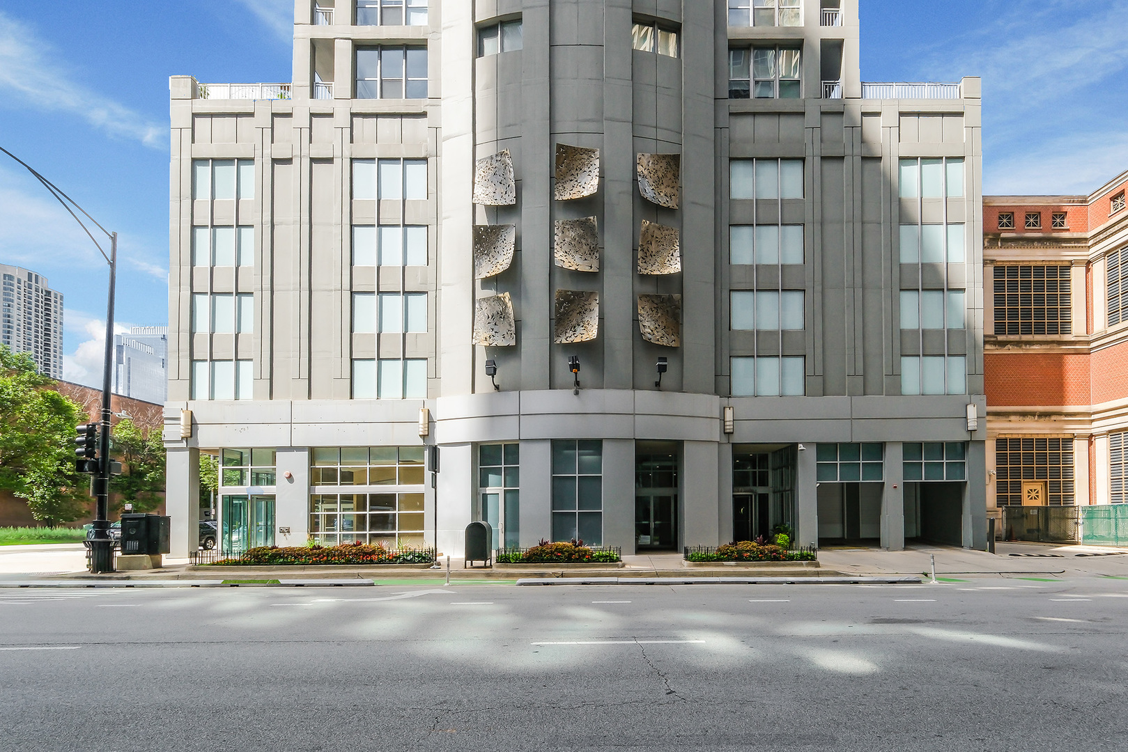 600 N Dearborn Street Unit: 1501