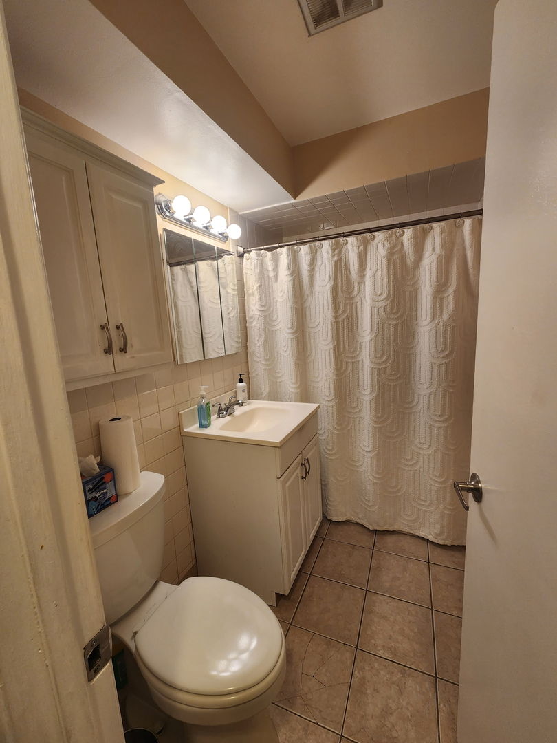 2415 Ogden Avenue Unit: 5