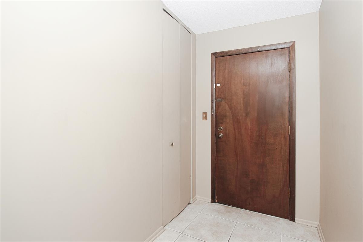 2000 Saint Regis Drive Unit: 6J