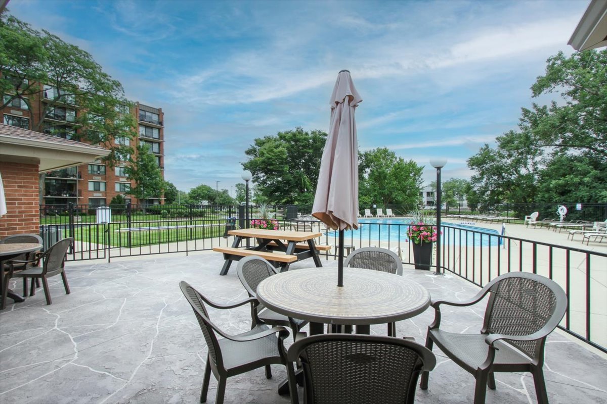 2000 Saint Regis Drive Unit: 6J