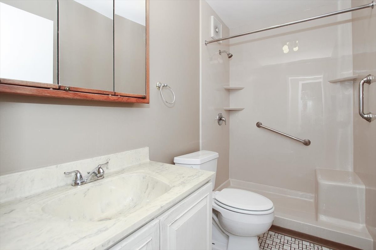 2000 Saint Regis Drive Unit: 6J