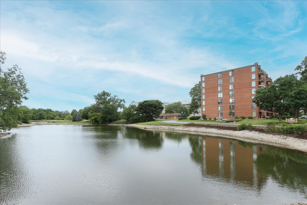 2000 Saint Regis Drive Unit: 6J