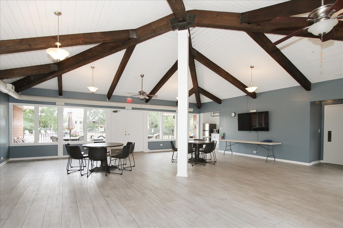2000 Saint Regis Drive Unit: 6J