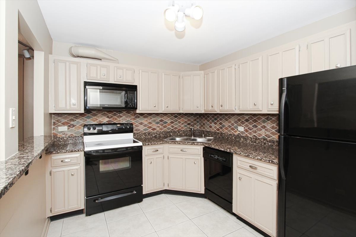 2000 Saint Regis Drive Unit: 6J