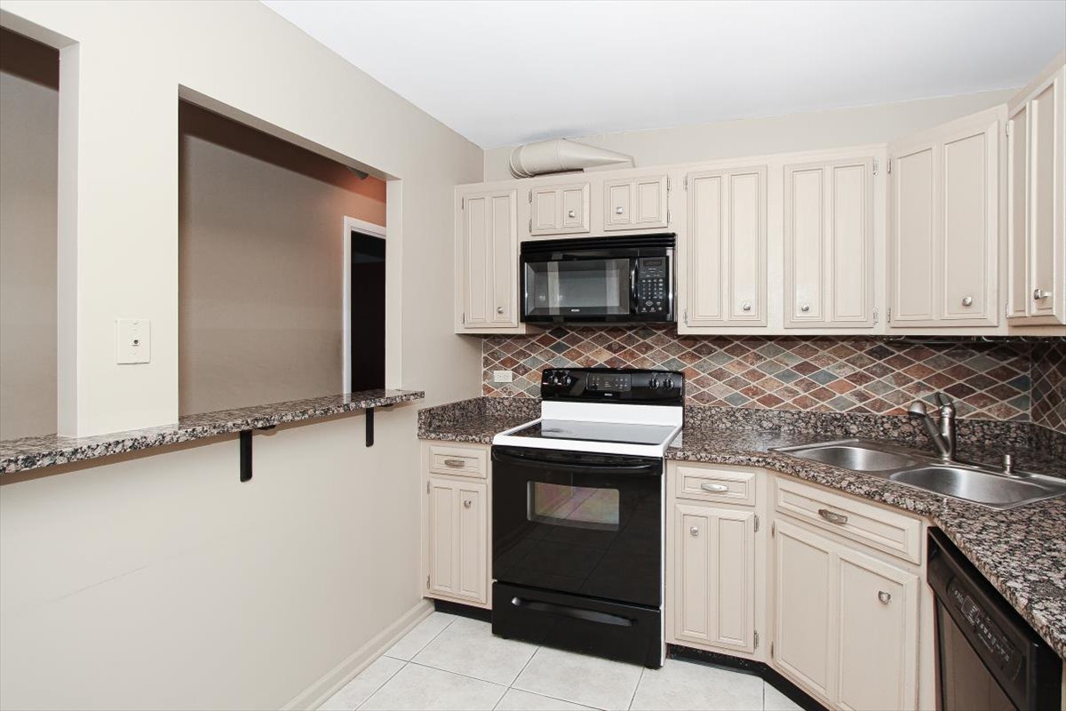 2000 Saint Regis Drive Unit: 6J
