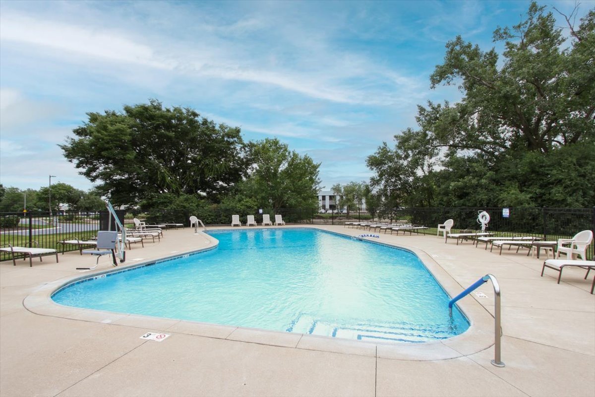 2000 Saint Regis Drive Unit: 6J