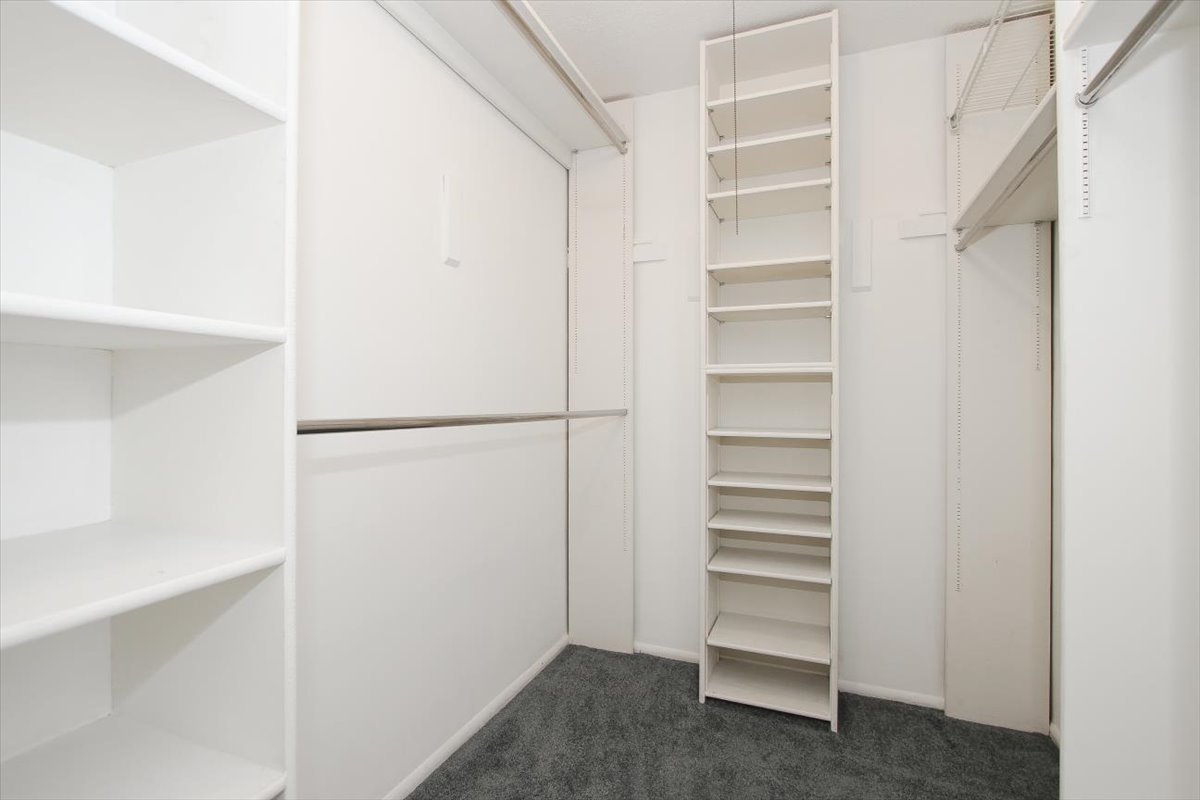 2000 Saint Regis Drive Unit: 6J