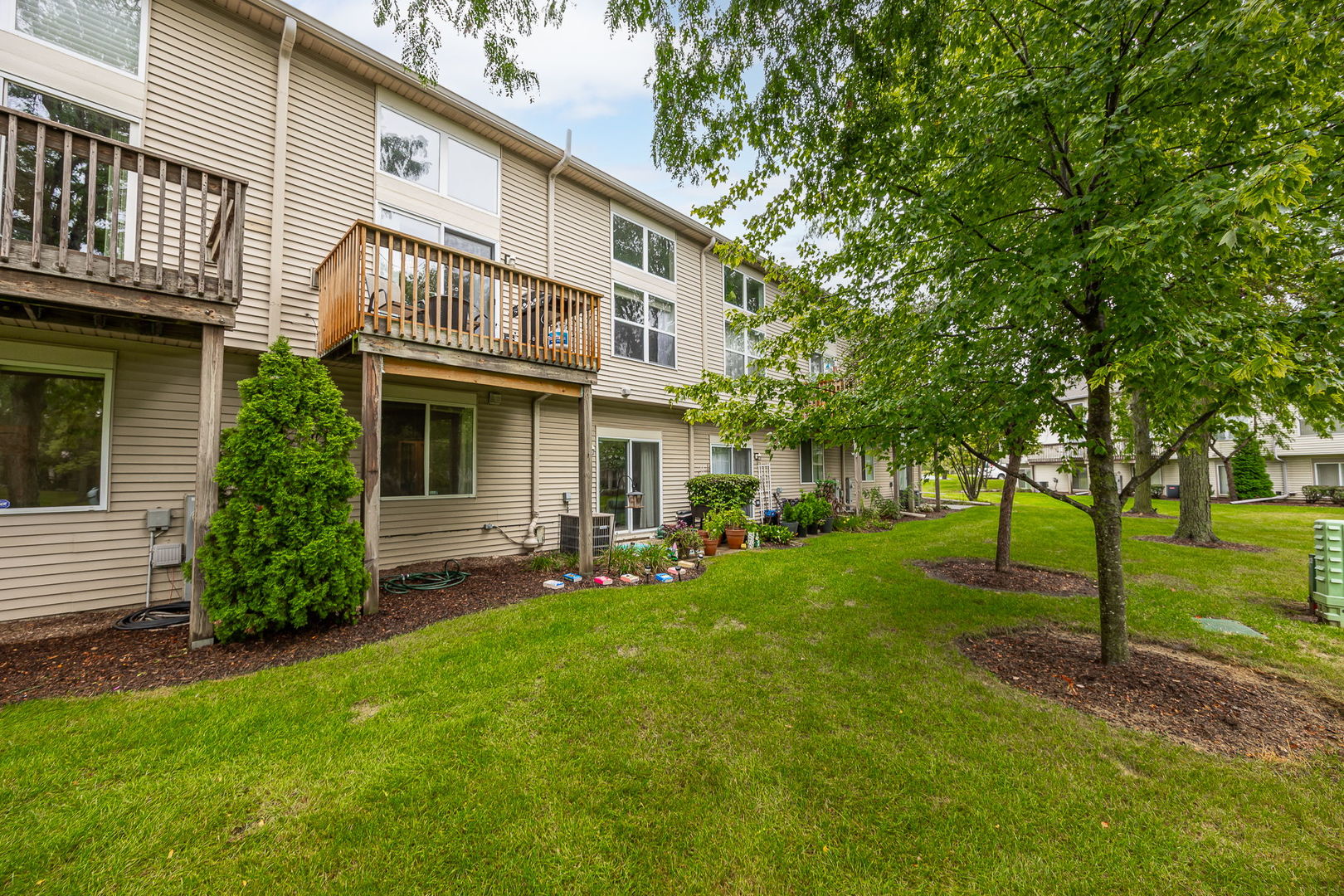 347 Gladstone Lane