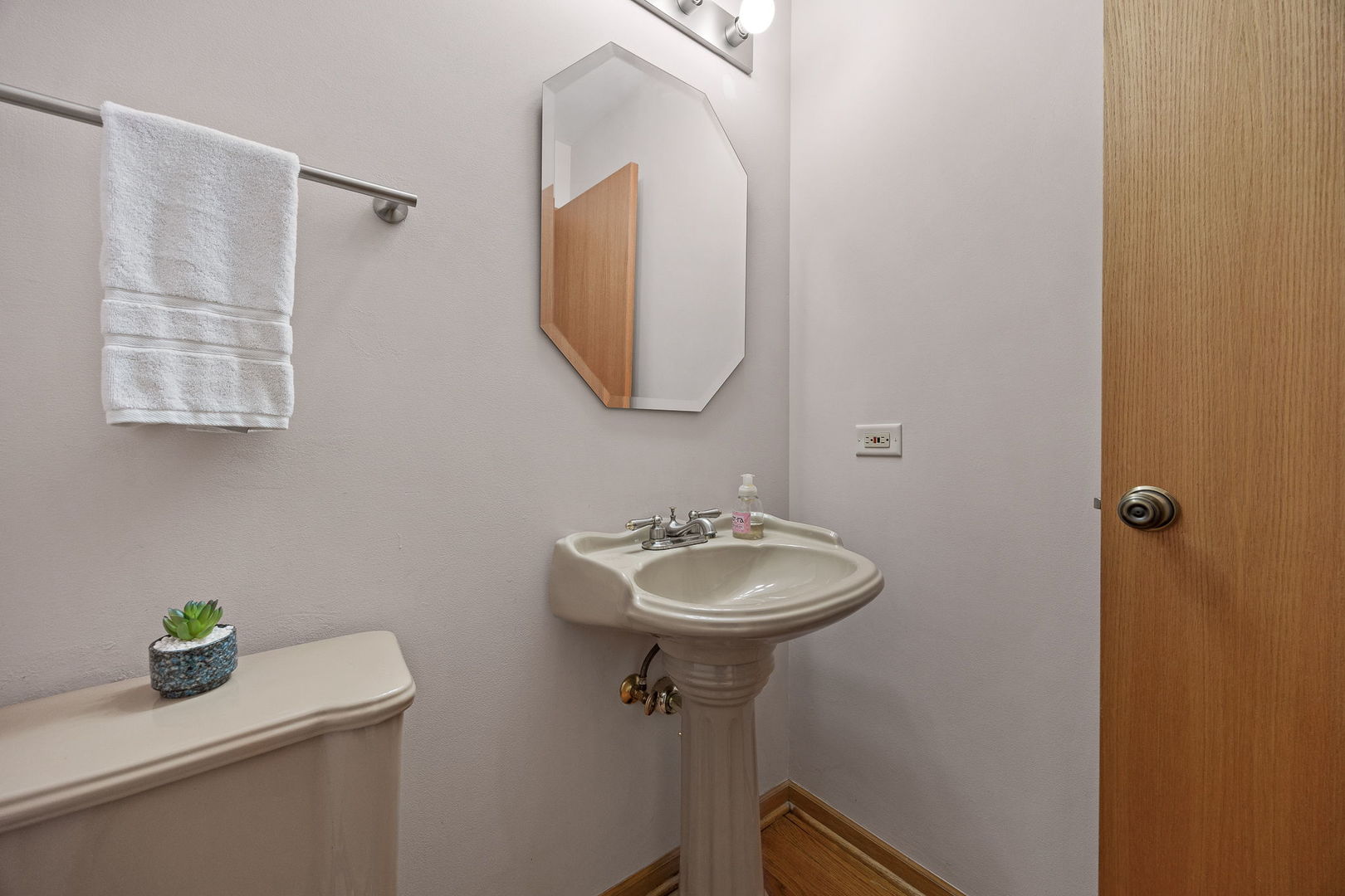 2012 Clover Lane Unit: 2012