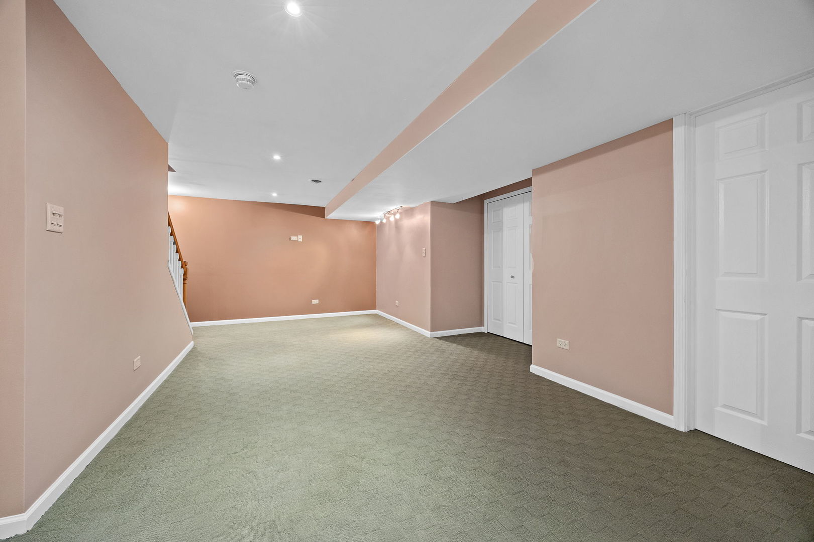 2012 Clover Lane Unit: 2012