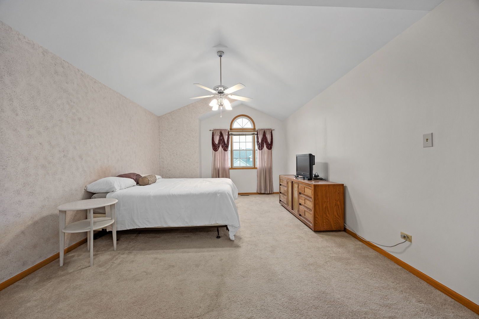 2012 Clover Lane Unit: 2012