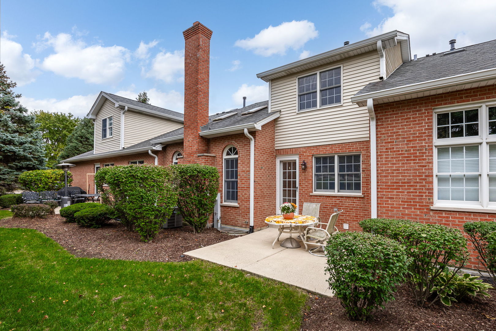 2012 Clover Lane Unit: 2012