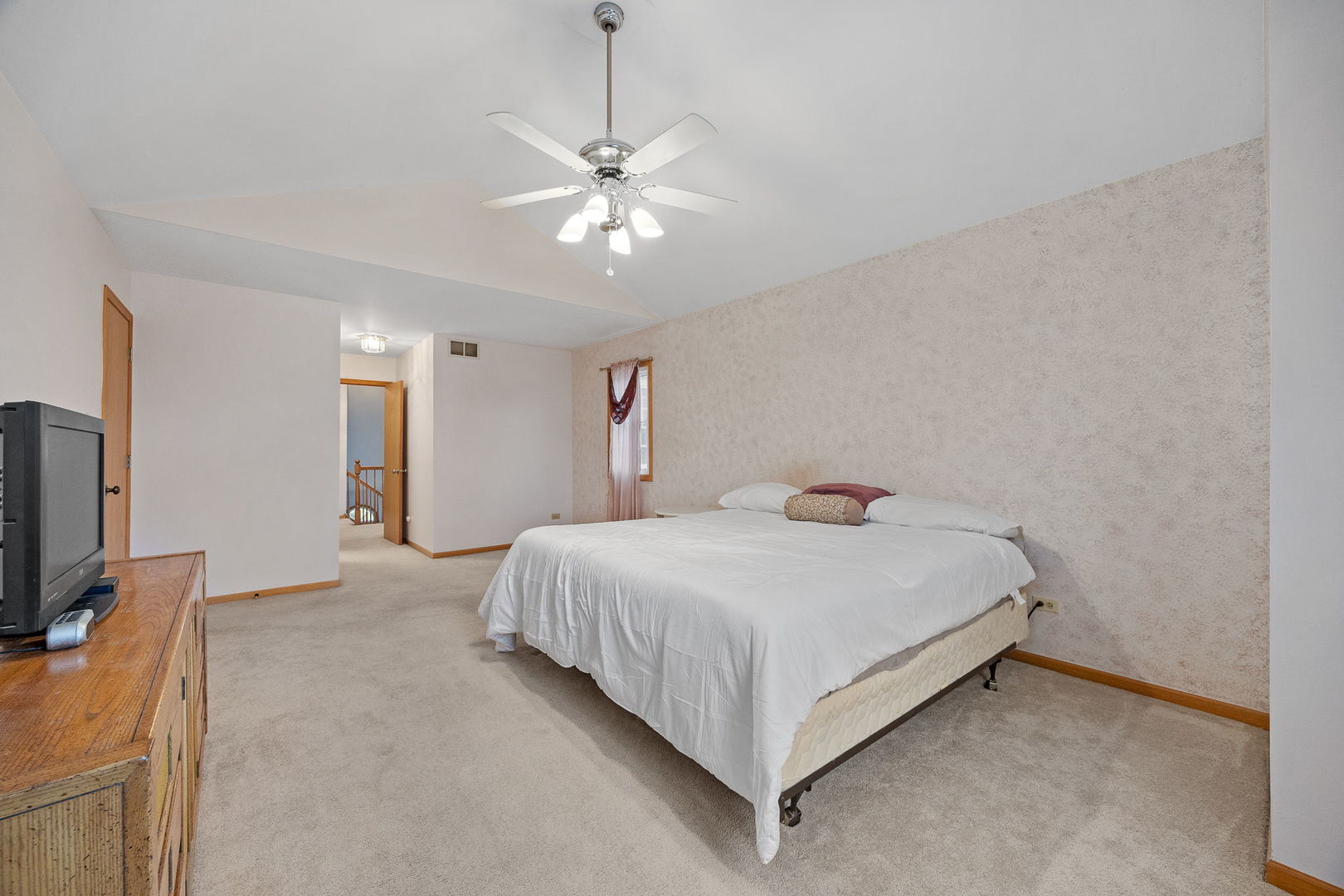 2012 Clover Lane Unit: 2012