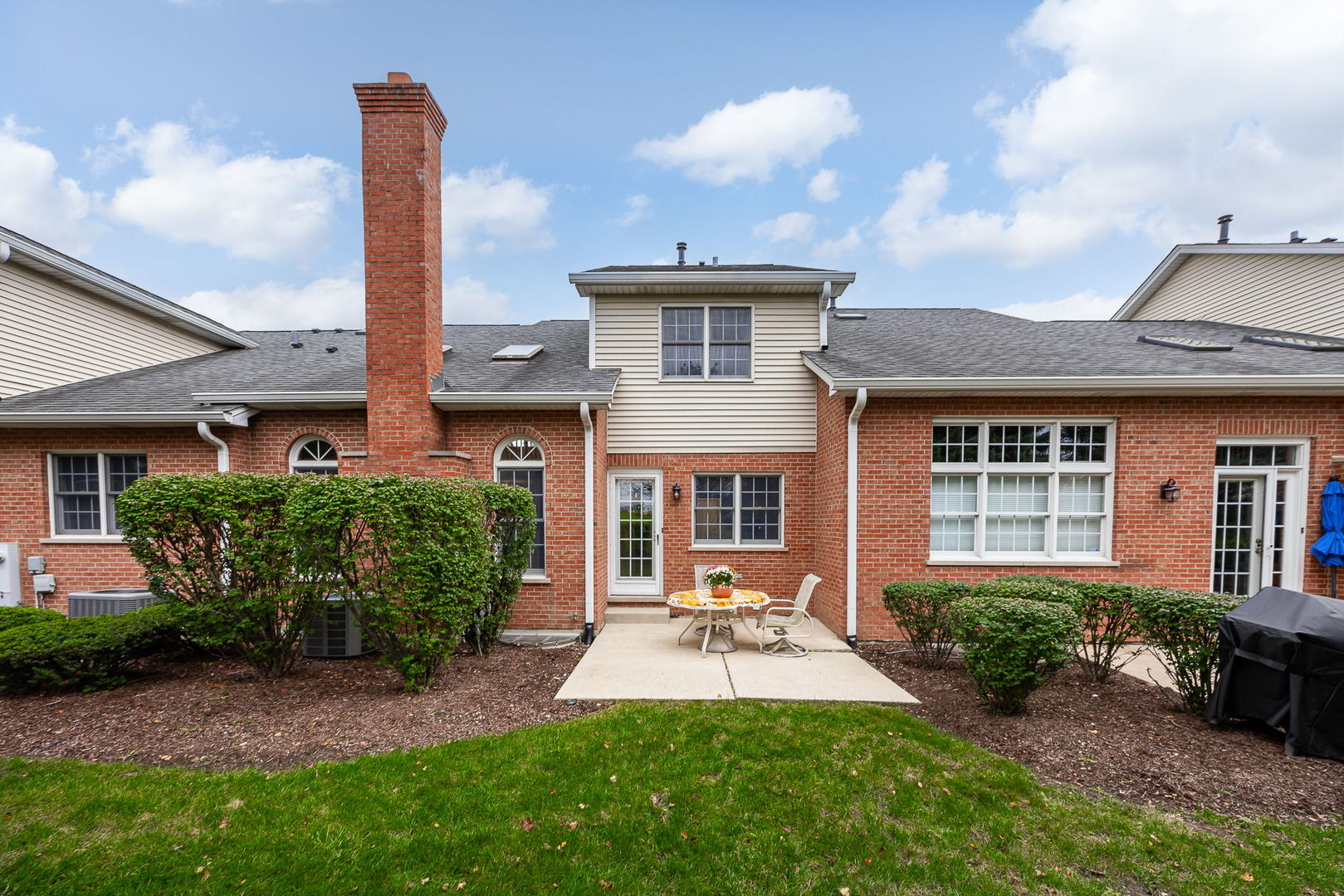 2012 Clover Lane Unit: 2012