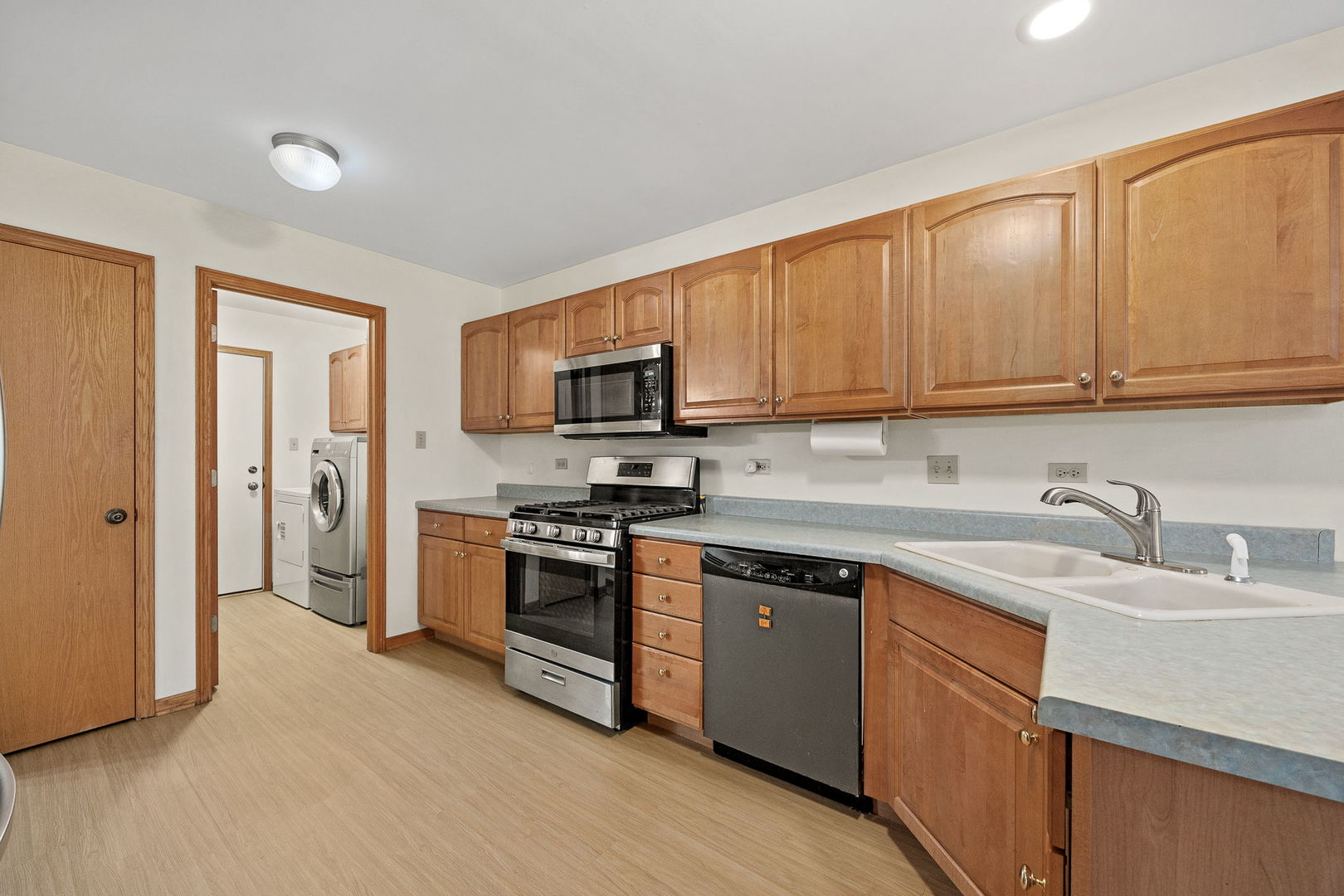 2012 Clover Lane Unit: 2012