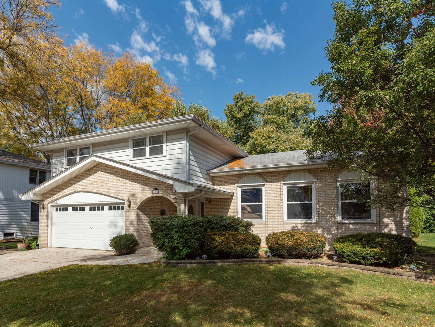 904 Weatherbee Avenue