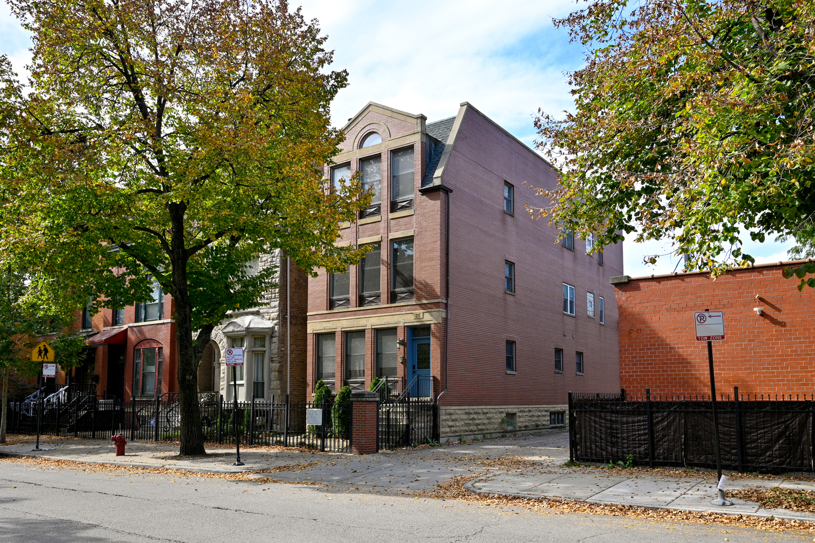 218 S Laflin Street Unit: 201