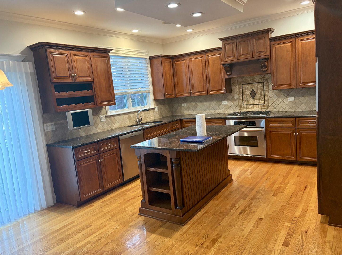 1127 Gilbert Avenue Unit: 1127