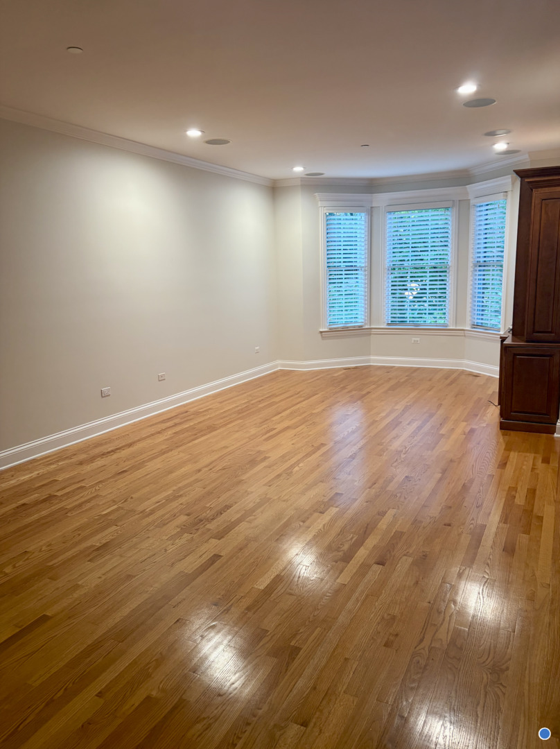 1127 Gilbert Avenue Unit: 1127