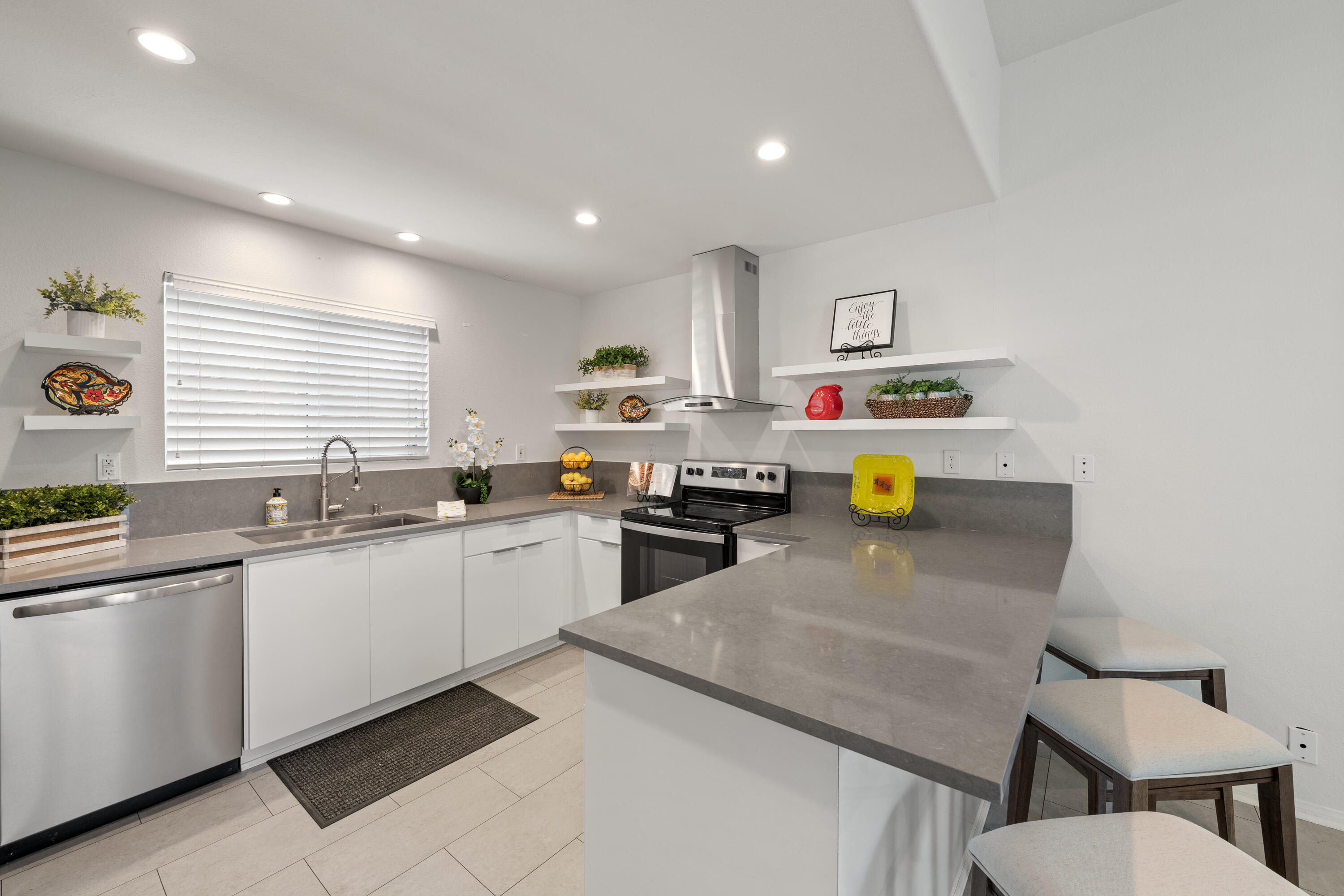 54465 Avenida Alvarado