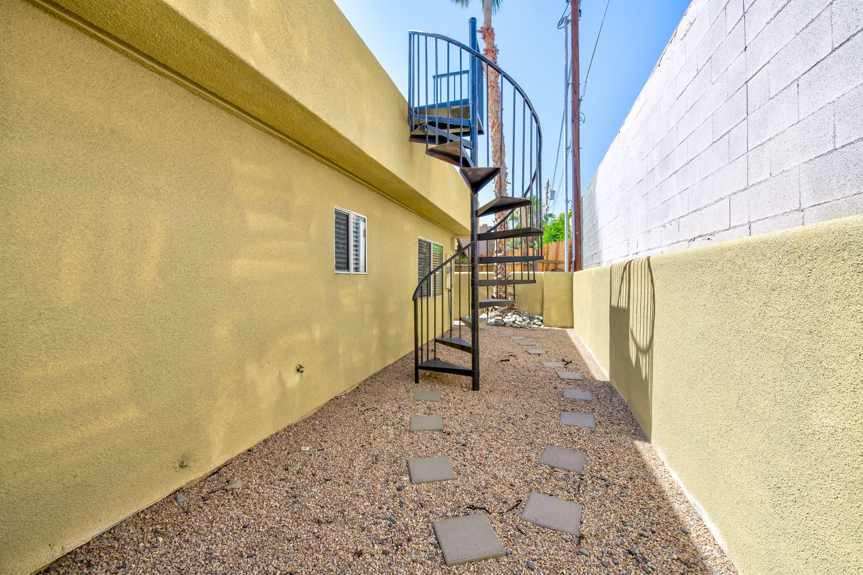 54465 Avenida Alvarado