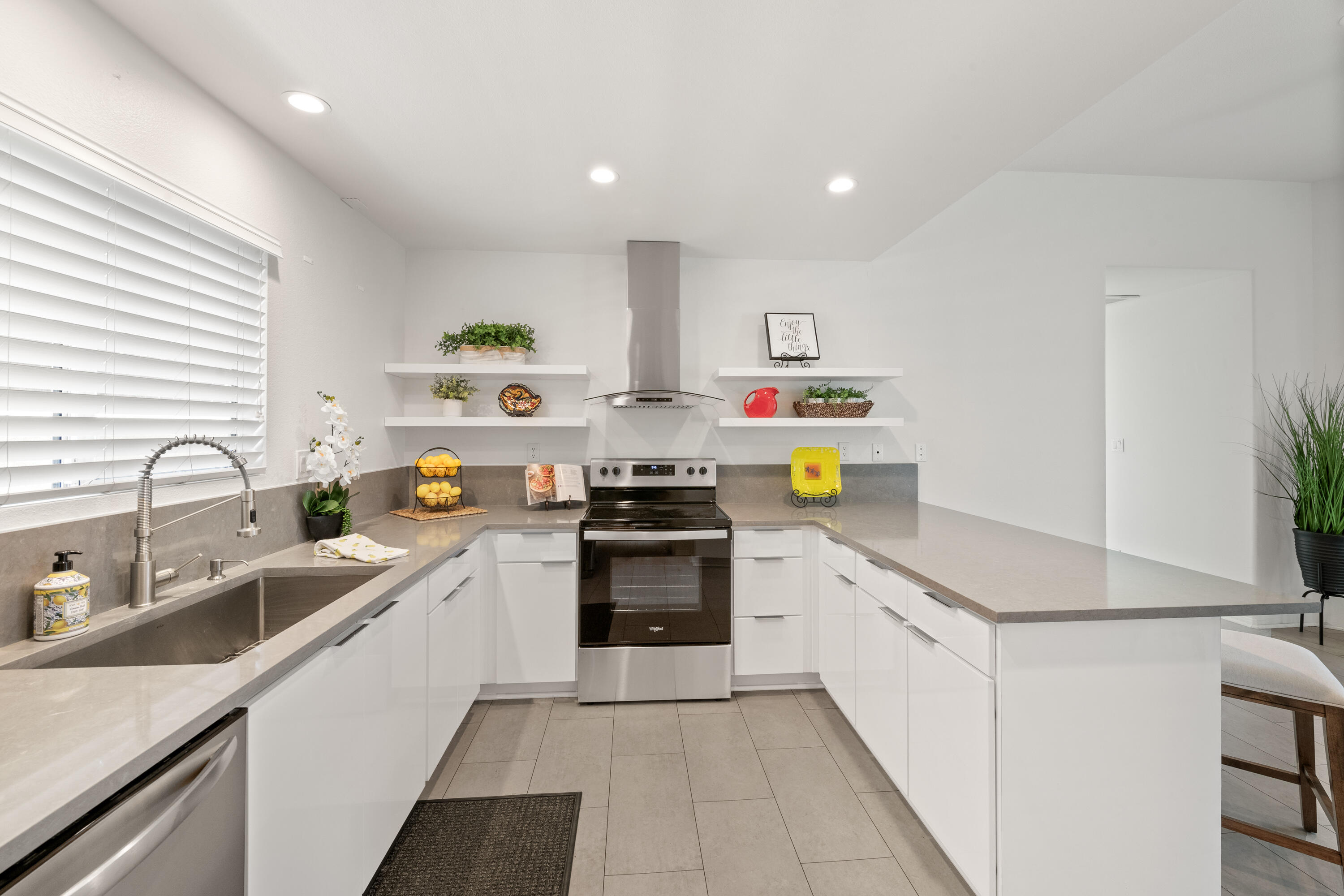 54465 Avenida Alvarado