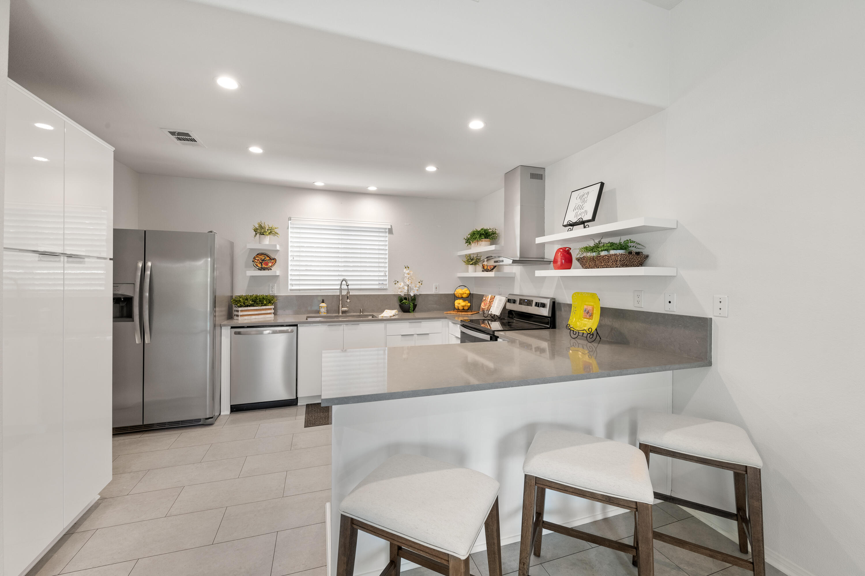 54465 Avenida Alvarado