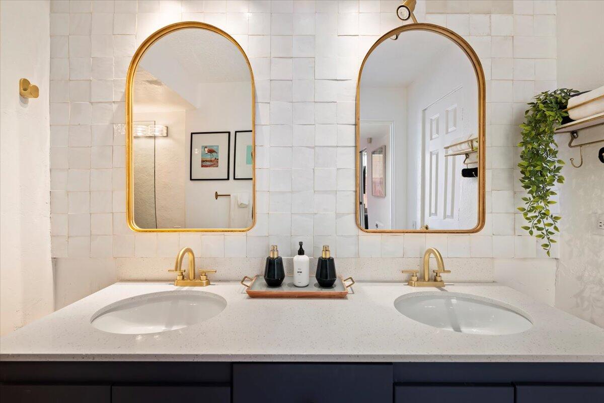 1111 E Palm Canyon DR Unit: 118