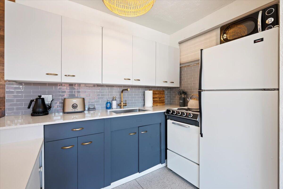 1111 E Palm Canyon DR Unit: 118