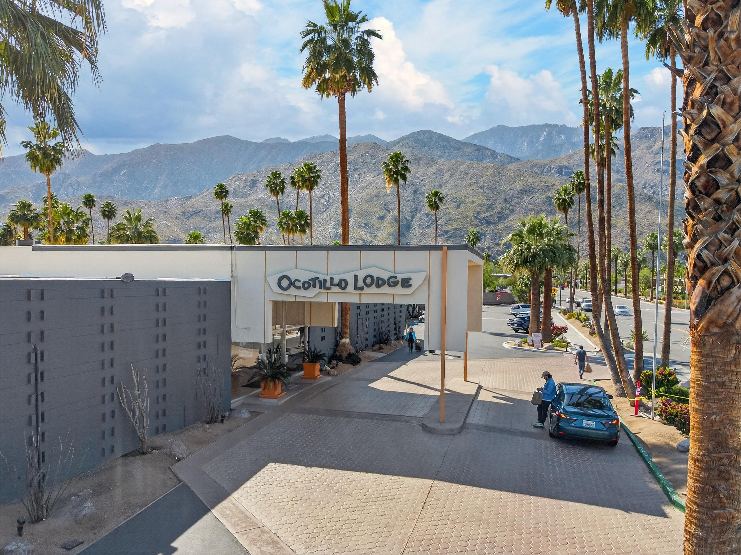1111 E Palm Canyon DR Unit: 318