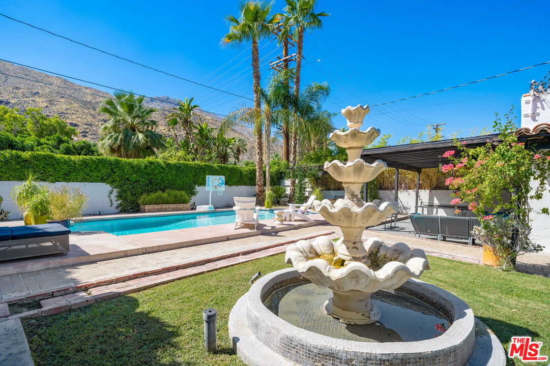 1861 S Palm Canyon Dr