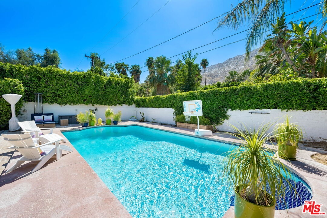 1861 S Palm Canyon Dr