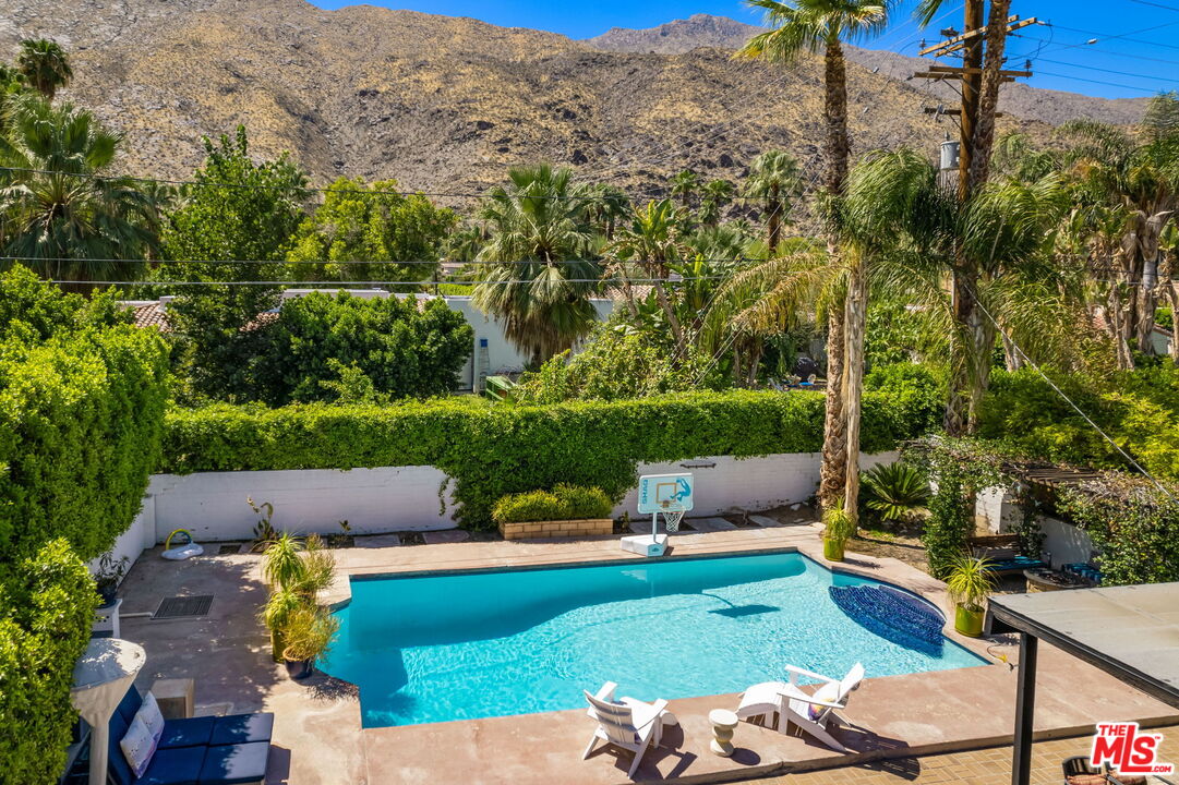 1861 S Palm Canyon Dr