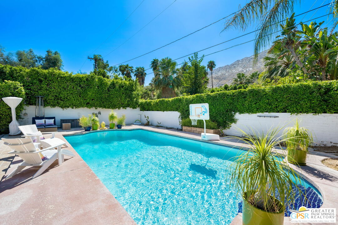 1861 S Palm Canyon Dr
