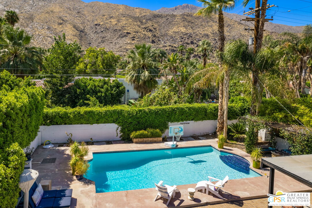 1861 S Palm Canyon Dr
