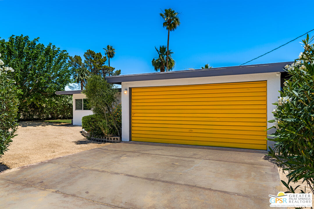 1405 E Tachevah Dr