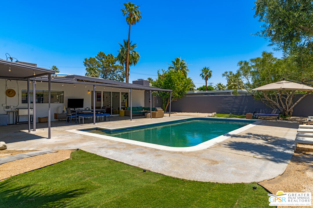 1405 E Tachevah Dr