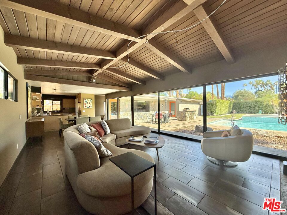13 Palomino Rd