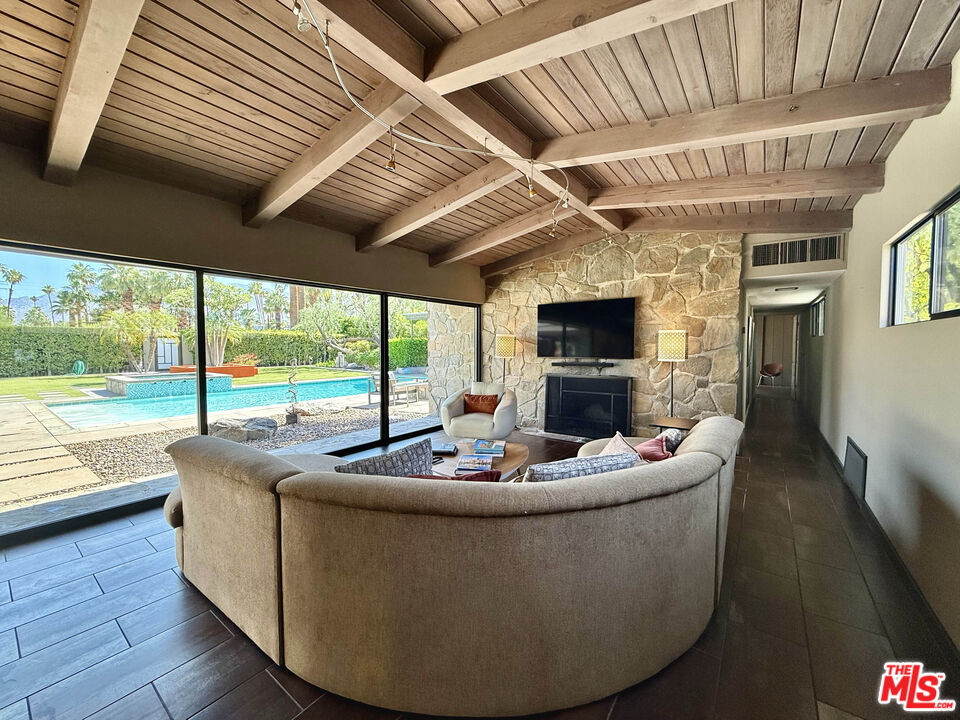 13 Palomino Rd