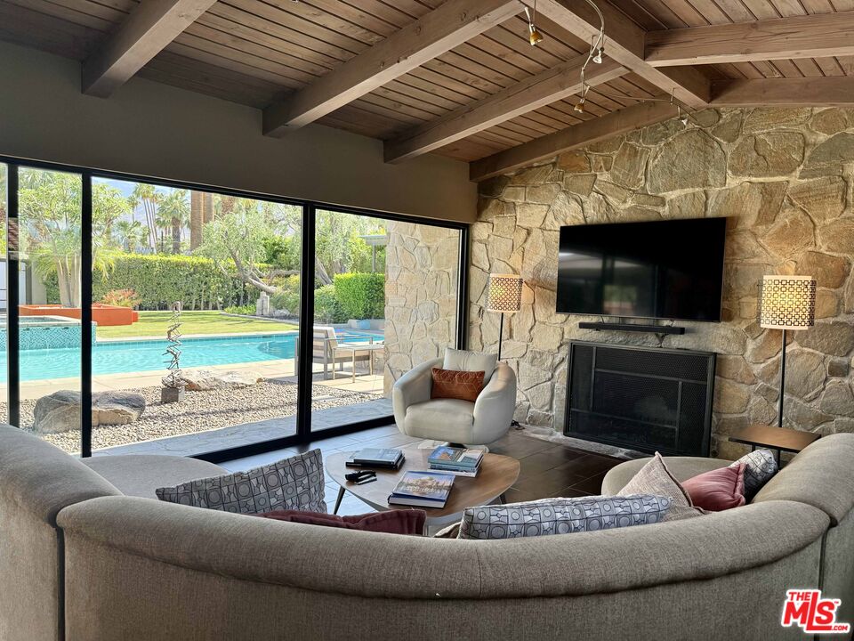 13 Palomino Rd