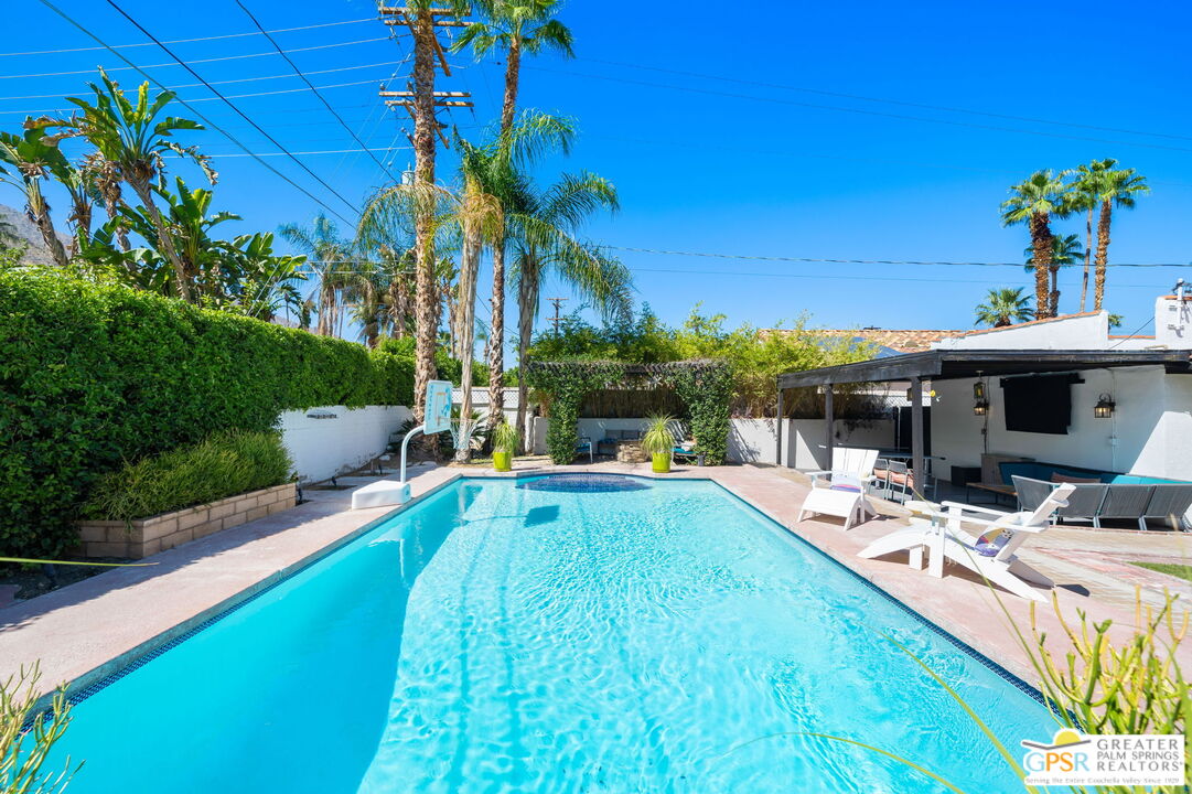 1861 S Palm Canyon Dr