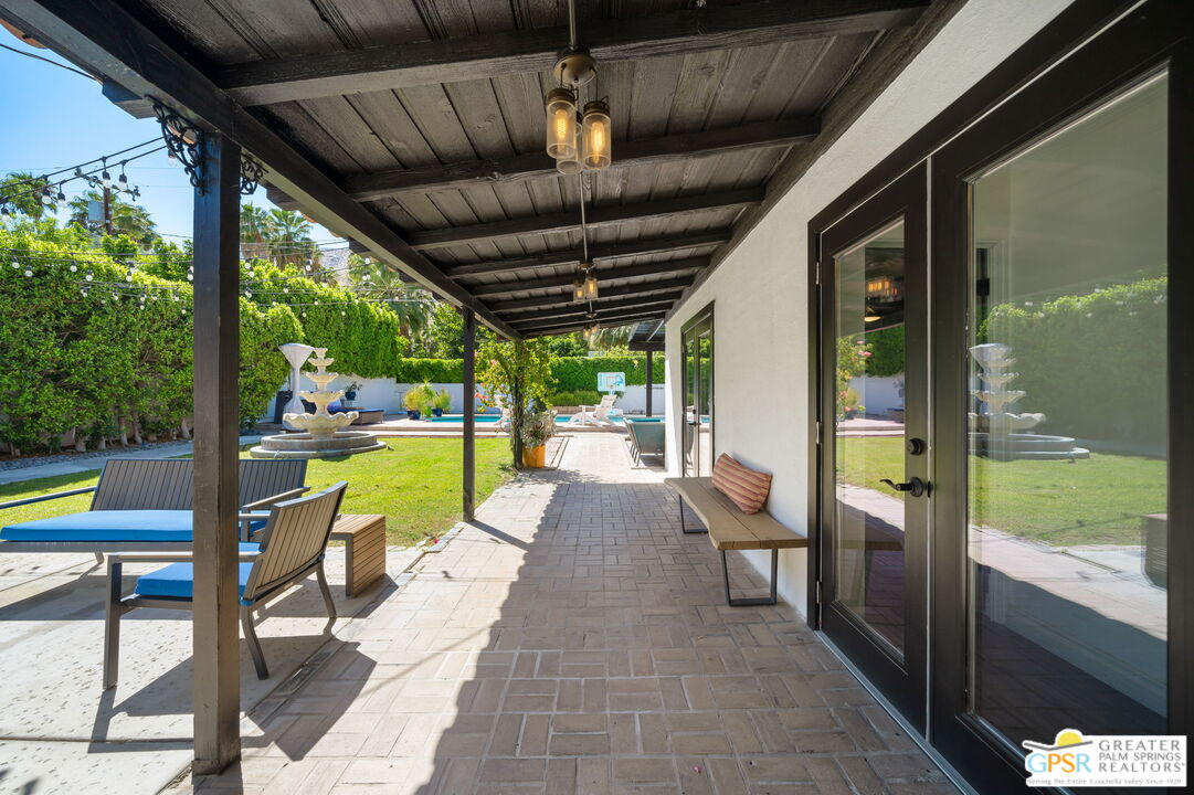 1861 S Palm Canyon Dr