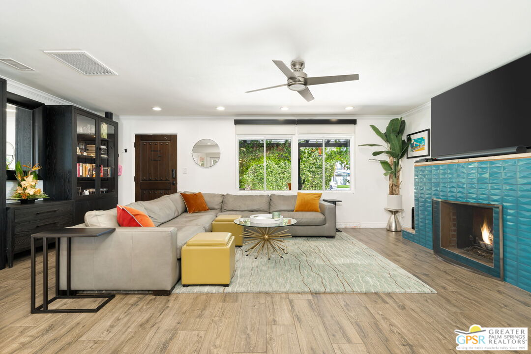 1861 S Palm Canyon Dr