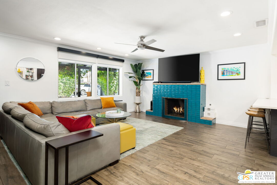 1861 S Palm Canyon Dr