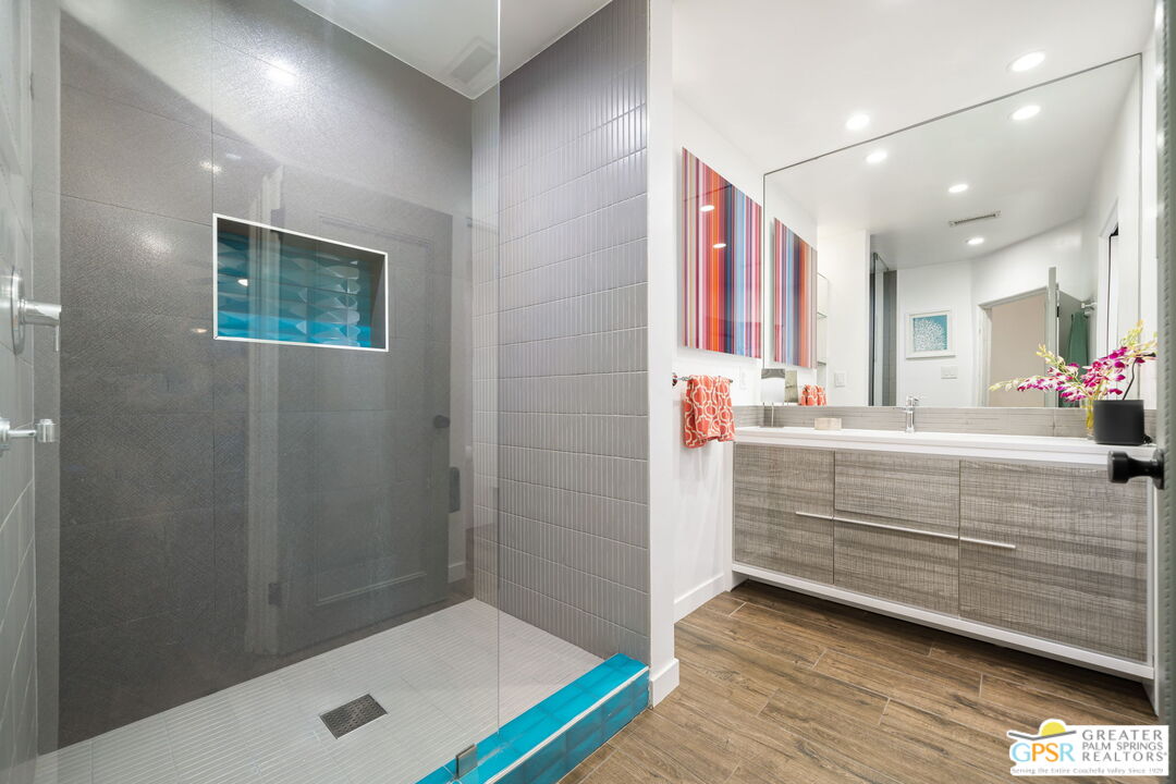 1861 S Palm Canyon Dr