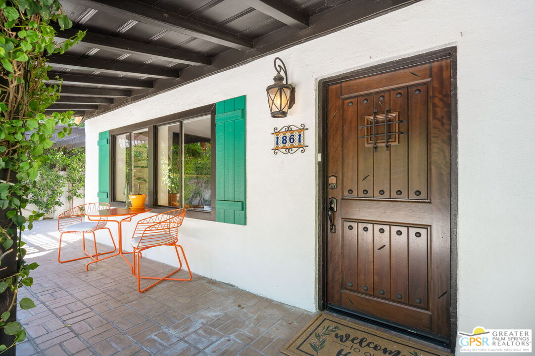 1861 S Palm Canyon Dr