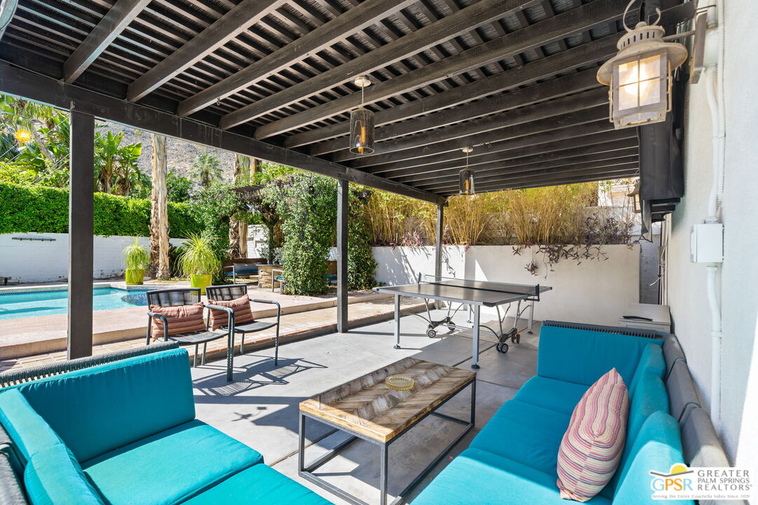 1861 S Palm Canyon Dr