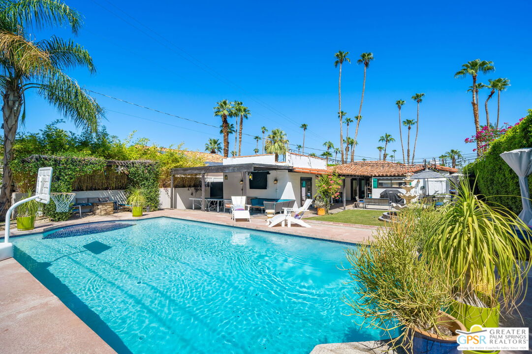 1861 S Palm Canyon Dr