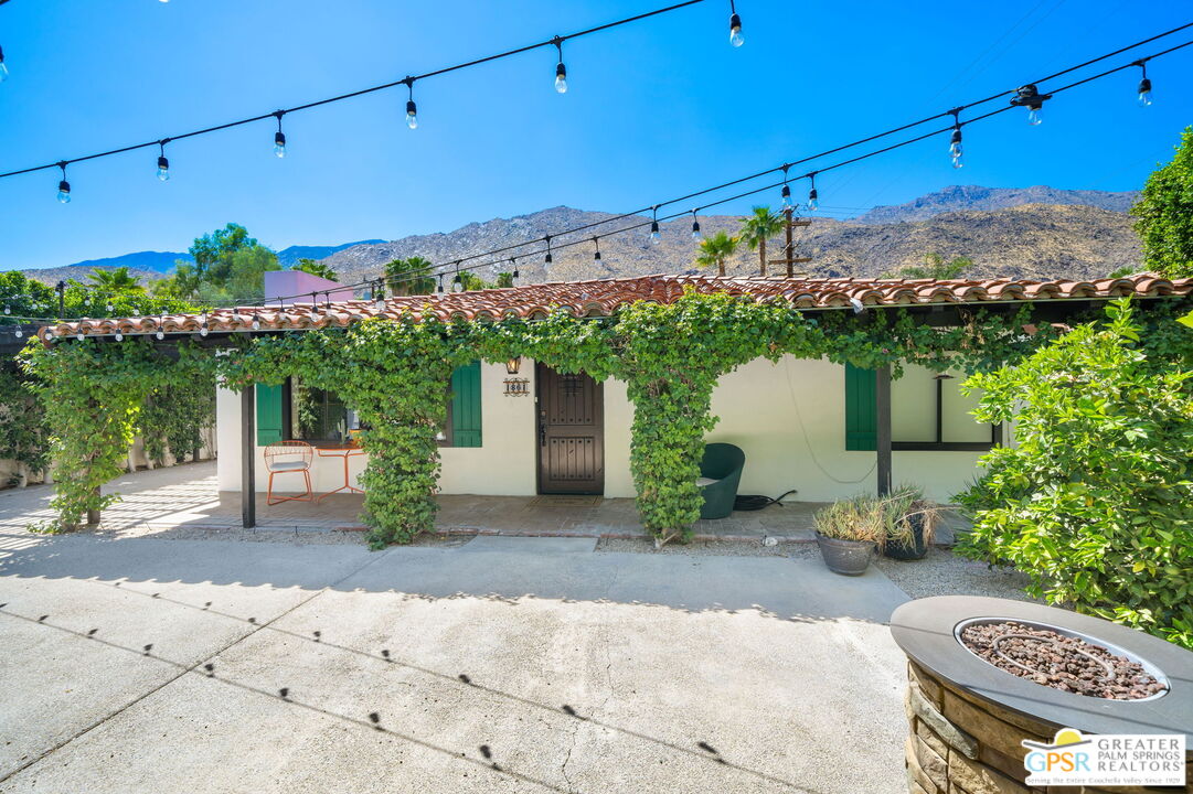 1861 S Palm Canyon Dr