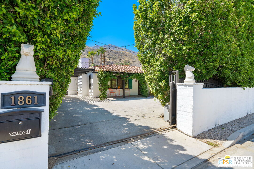 1861 S Palm Canyon Dr